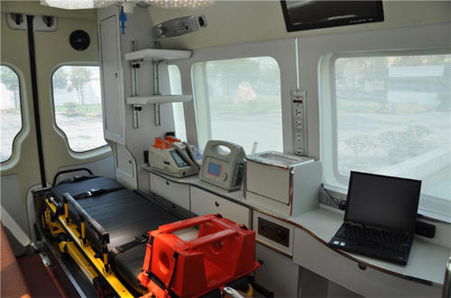 文山救护车内部